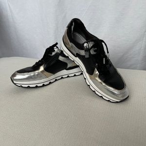 Tamaris (39/8.5) leather sneakers, black& white, metallic accents, nearly new.